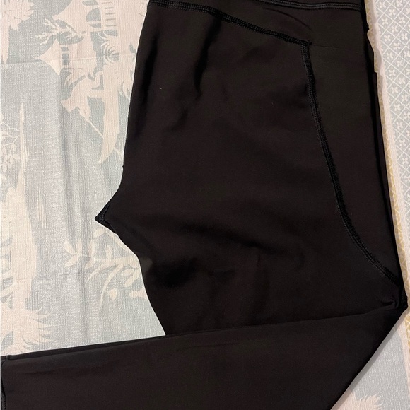 Athleta Ultimate Stash II Capri
Leggings M - Picture 8 of 11